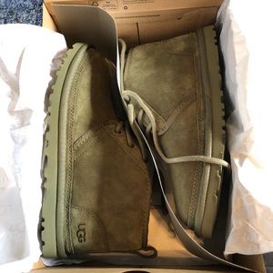 UGG Wonen’a Neumann Chukka Boots in Army Green color Size 8 New With Tags NWT